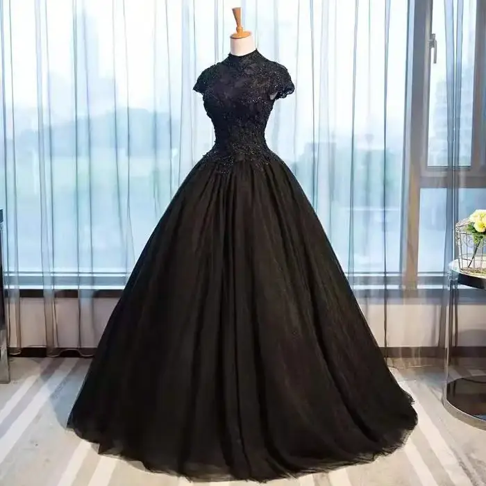 Robe noire en dentelle noire pour femmes