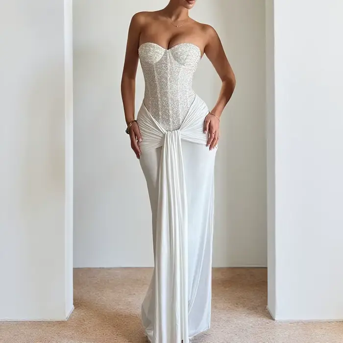 Robe de soirée élégante pour femme blanche longue drapée à nouer sexy sans bretelles sans manches ajustée avec empiècements brillants pour occasions spéciales