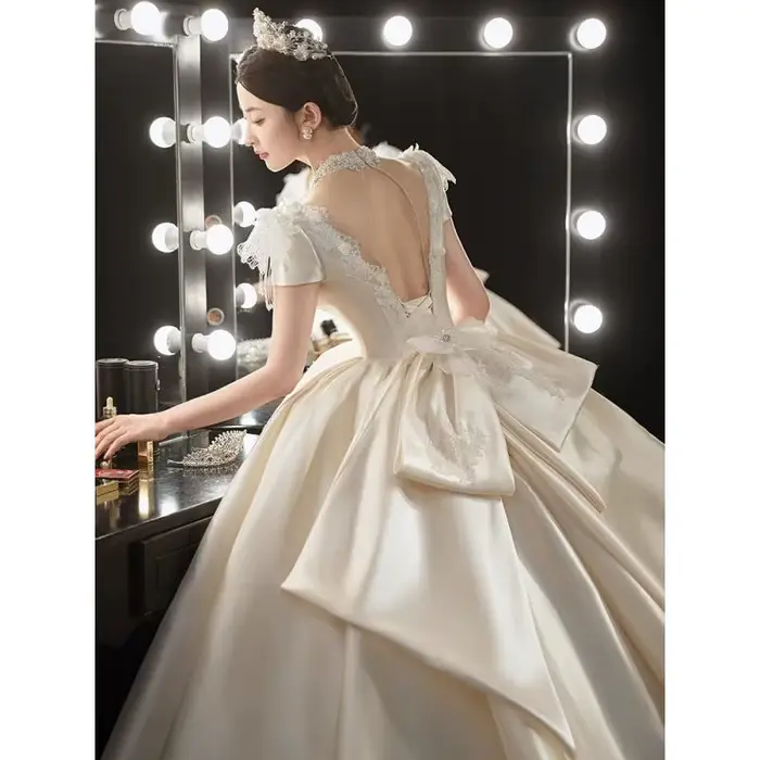 Robe de mariée principale en Satin français