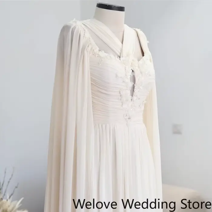 Robe de mariée avec encolure halter croisée effet cache-cœur