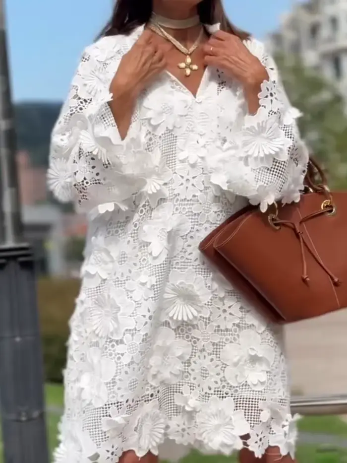 Robe élégante en polyester avec broderie et col en V pour femmes, idéale pour les soirées, les vacances et les occasions spéciales