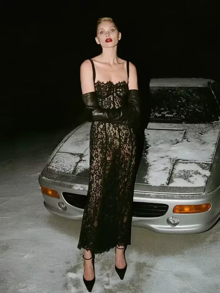 Robe longue en dentelle carrée