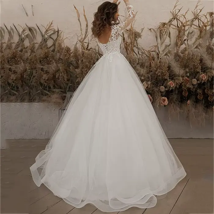 Robe de mariée ivoire à manches longues avec appliques en dentelle et fleurs 3D pour mariage et cérémonies de plage