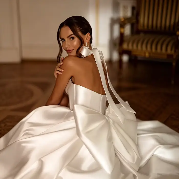 Robe de Mariée Satinée Col Licou Grand Nœud Dos Nu Train Chapelle Robe Princesse Luxe Minimaliste Taille Sur Mesure Longue Élégante Femme Cérémonie Mariage Occasion Spéciale