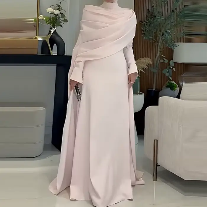 Robe de soirée élégante à col montant