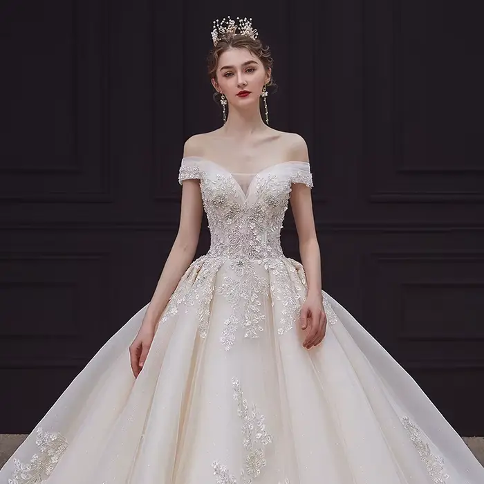 Robe De mariée De luxe faite à la main, avec traîne, en dentelle, à fleurs, élégante, épaules dénudé