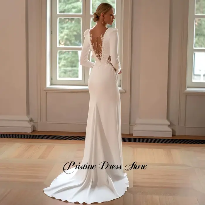 Robe de mariée en jersey simple personnalisable avec décolleté en V profond et traîne courte pour mariage occasions spéciales ```