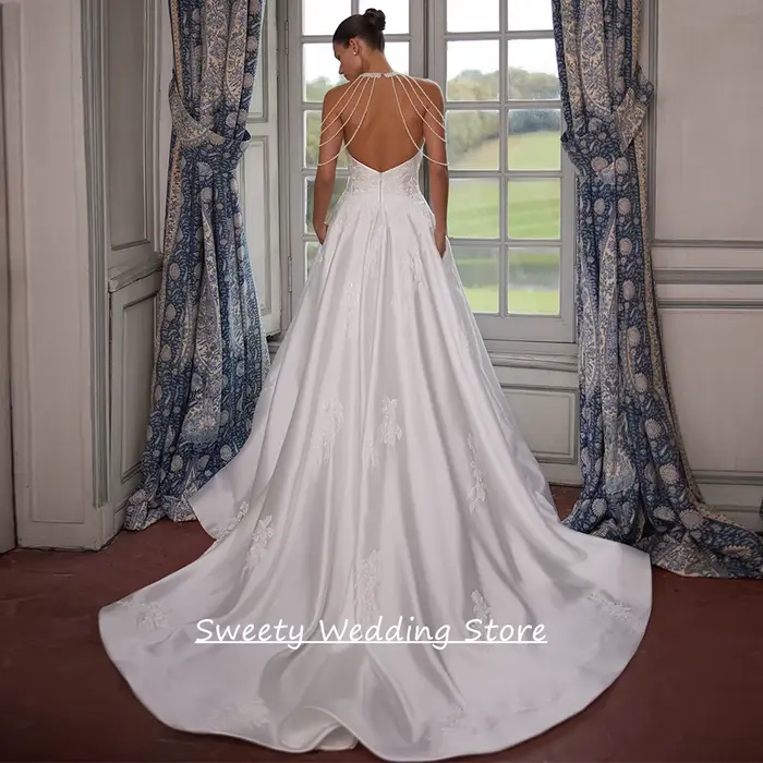 Robe de mariée moderne personnalisée avec perles