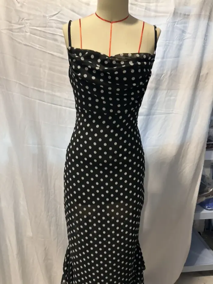 Robe à pois contrastants dos nu élégante sexy pour femmes occasions printemps été