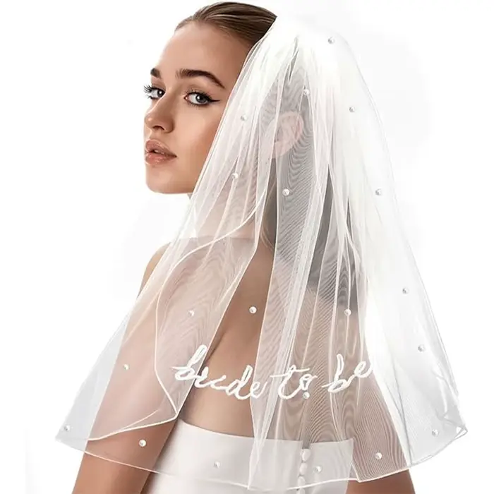 Voile de mariée élégant en dentelle blanche avec décorations de fausses perles pour mariages et ente