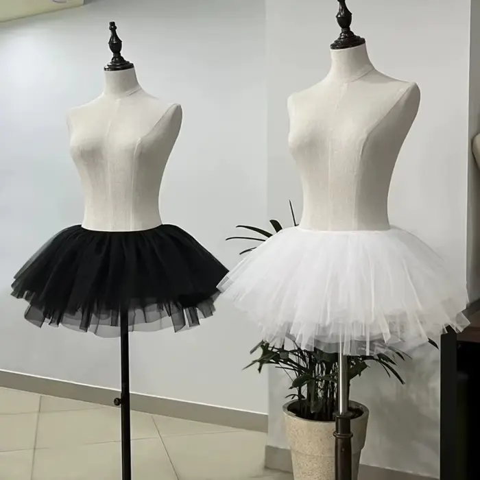 Nouvelle sous-jupe bouffante Lolita blanche et noire à 4 couches