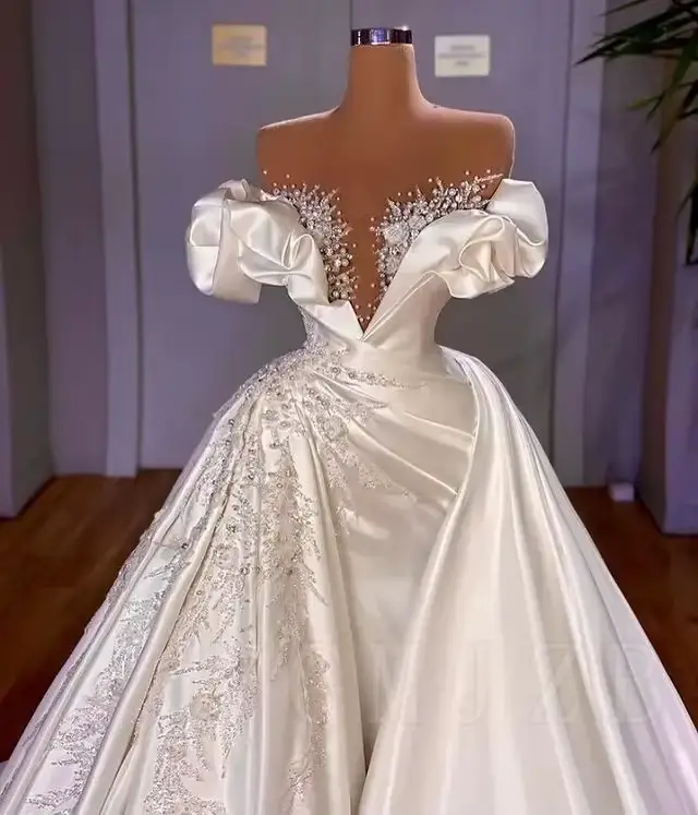 Robes de mariée princesse en perles de satin