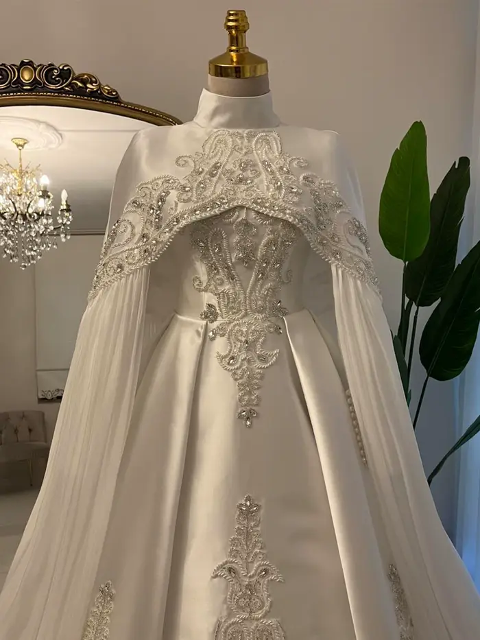 Musulman de luxe robes de mariage Hijab haut cou manches longues A-ligne Cape détachable tache robe de mariée