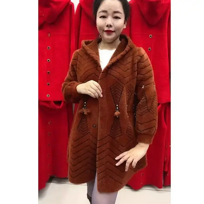 Veste d'hiver longue et épaisse pour femmes senior, en imitation cachemire avec détails en pierres précieuses, pour occasions spéciales et quotidienne