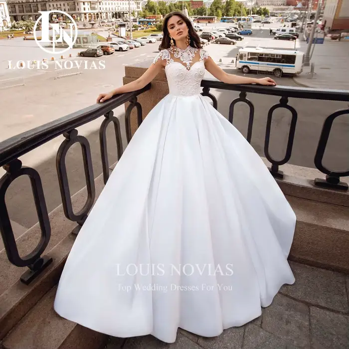 Modiis-Robe de mariée Sarin en dentelle perlée détaillée
