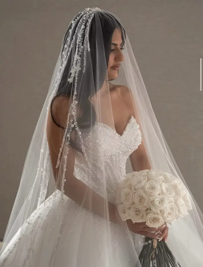 Robes de mariée sexy personnalisées avec perles