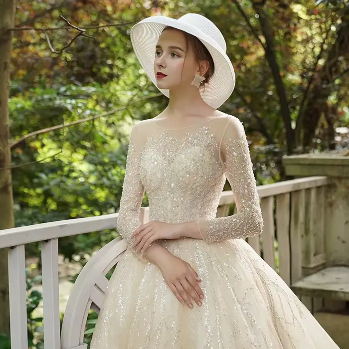 Robe de mariée à manches longues style forêt broderie de paillettes train détachable pour femmes enceintes occassions spéciales