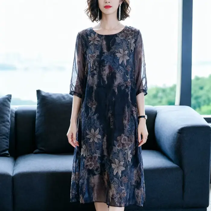 Robe midi grande taille en polyester avec décolleté moderne pour femmes, élégante et confortable pour les mères d'âge moyen, occasiions spéciales et quotidienne