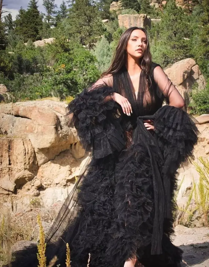 Robe de mariée sexy noire en tulle à volants avec ceinture, devant ouvert, manches longues bouffantes, pour séance photo et événements formels