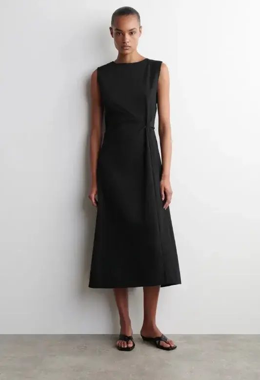 Robe longue noire en maille