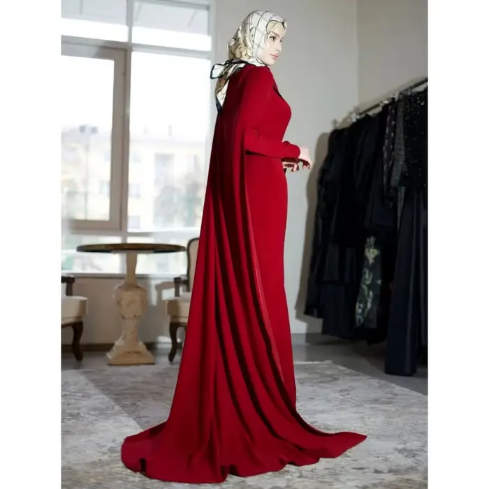 Robe de soirée rouge élégante col haut manches longues silhouette sirène pour bal et événements spéciaux