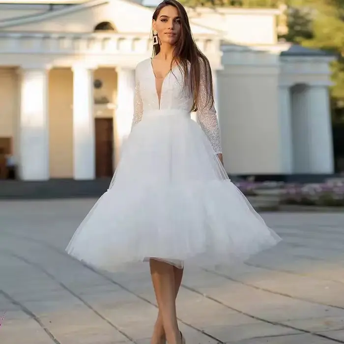 Robe de mariée bohème blanche 2026 à col en V, manches longues élégantes, pour plage ou soirée, simp