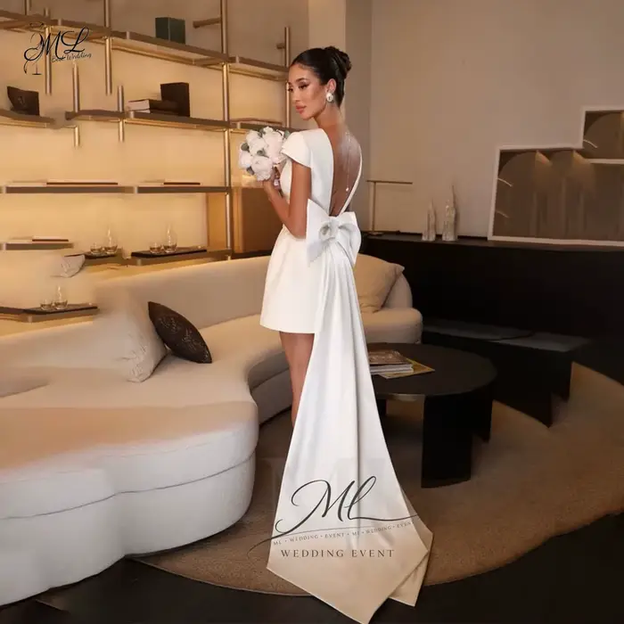 Robe de mariée mini en satin à col rond, dos nu avec nœud, style illusion, personnalisable, collecti