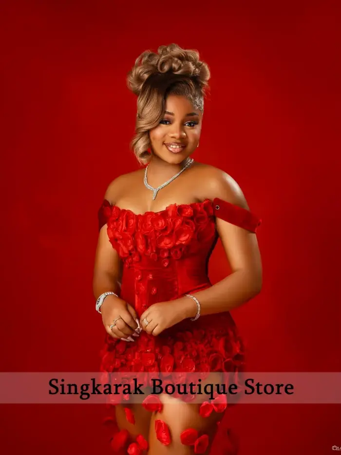 Robes Courtes de Bal Florales Pretty Petals 2026 en Velours Rouge