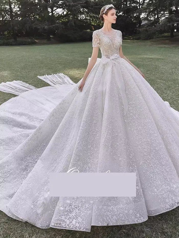 Robe de mariée à manches courtes