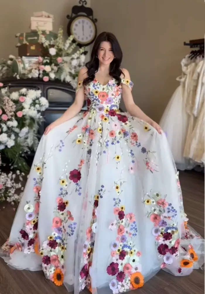 Robe de mariée brodée florale colorée princesse en polyester pour femmes avec soutien-gorge intégré occassions spéciales