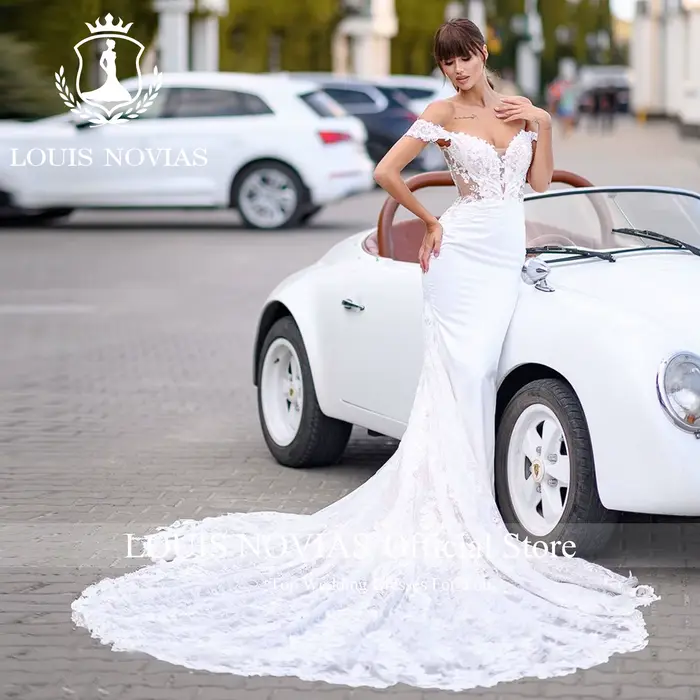 Robe de mariée sirène LOUIS NOVIAS moderne avec train cathédrale royal broderies dentelle et satin pour mariage ou gala