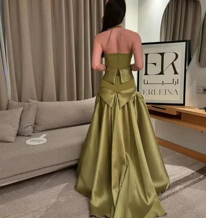 Robe de soirée vert olive col licou élégante à offrir pour femme soirées officielles perles cristal dentelle soutien-gorge intégré