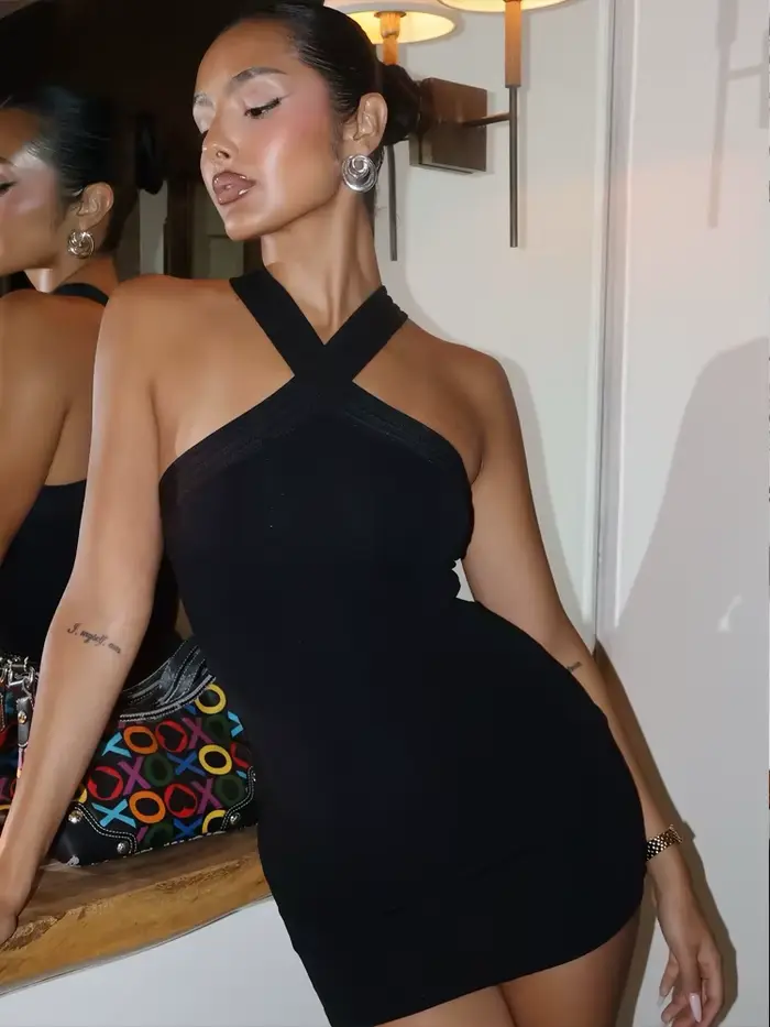 Robe moulante noire sexy dos nu pour femme