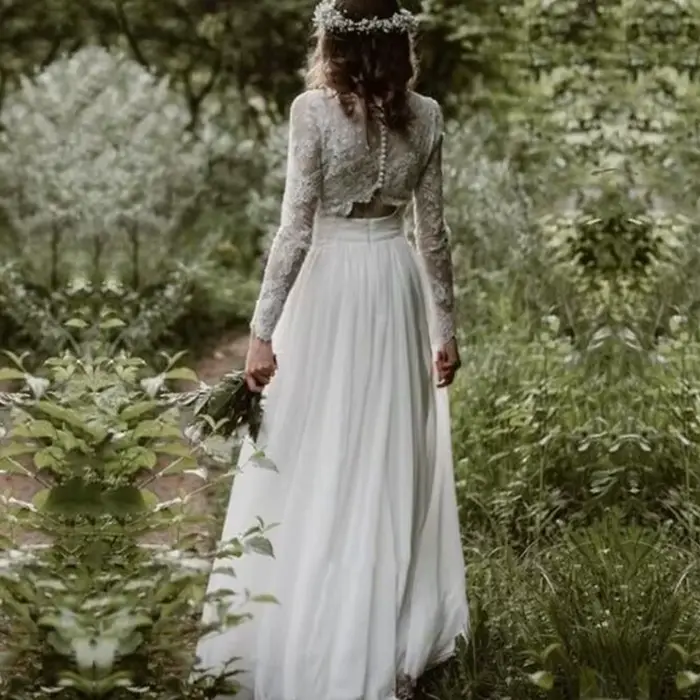 Robe de mariée en dentelle à manches longues et col rond personnalisée