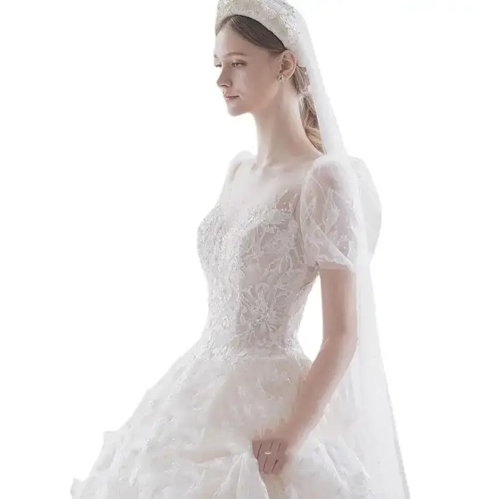 Robe de mariée blanche en soie et organza avec train de balayage et manches à bulles pour femmes occasions spéciales