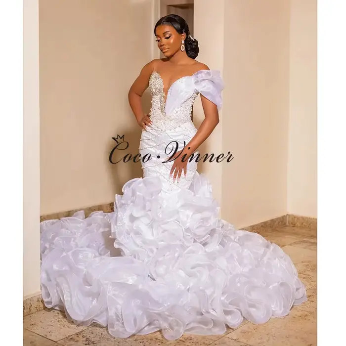 Robe de mariée sirène personnalisée avec traîne à volants