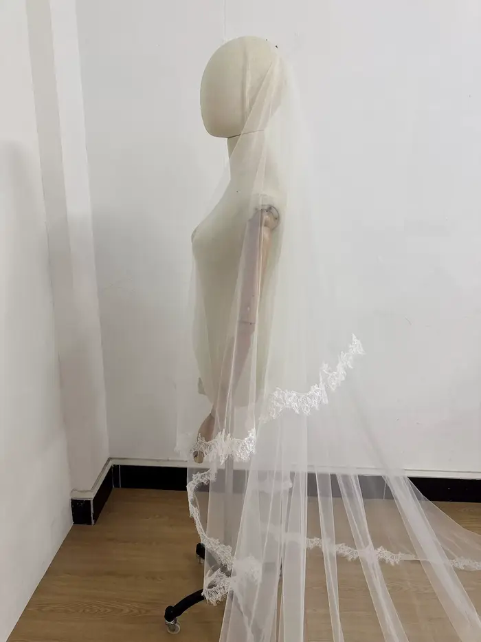 Voile de mariée personnalisé avec bordure en dentelle