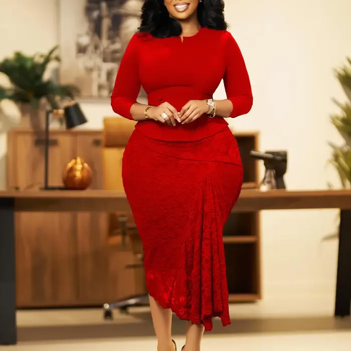 Robe élégante en dentelle pour femme