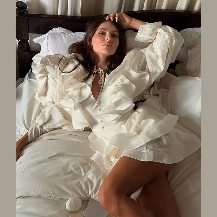 Robe Courte Femme à Volants Col V avec Nœud à la Taille Manches Bouffantes Ourlet Superposé