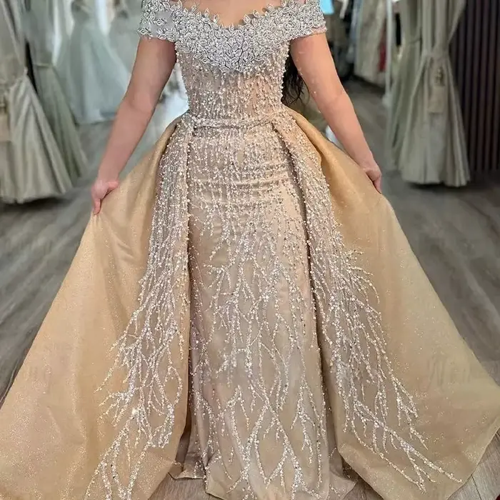Robes de mariée champagne à épaules dénudées