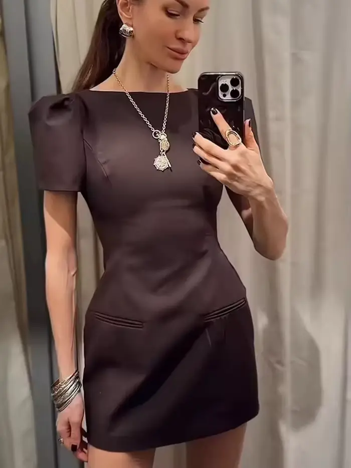 Robe courte élégante pour femmes