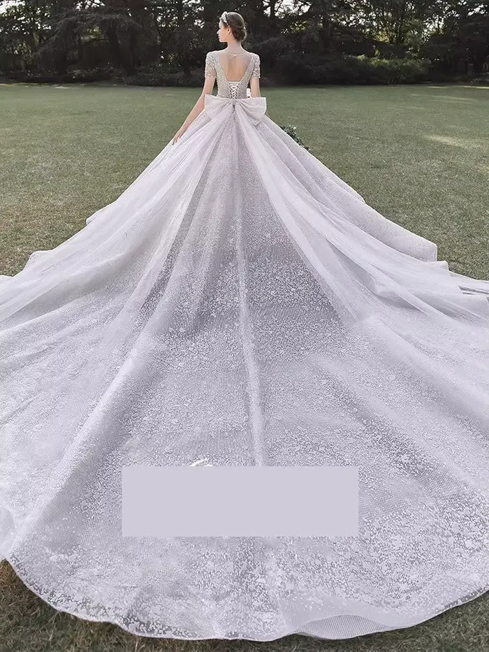 Robe de mariée à manches courtes
