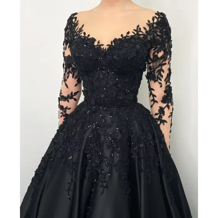 Robe de soirée en soie et viscose brodée personnalisée pour femmes pour bal et autres occasions spéciales