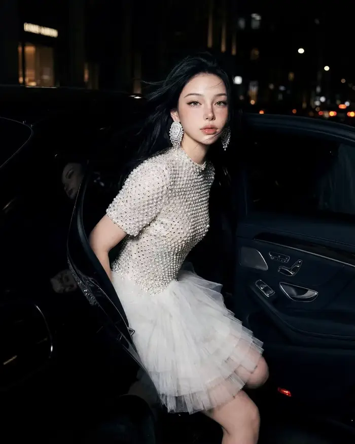 Robe de soirée mini à sequins et perles 2026