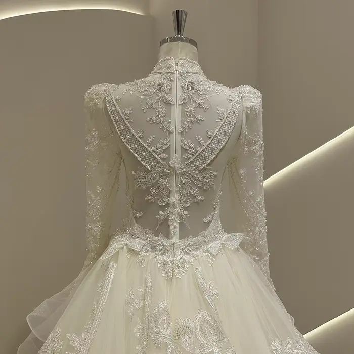 9439 personnalisé 2025 robe de mariée col haut dentelle bouffée à manches longues robes de bal