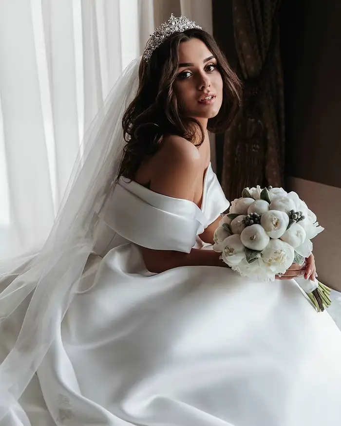 LORIE princesse robes de mariée Satin Vintage hors de l'épaule