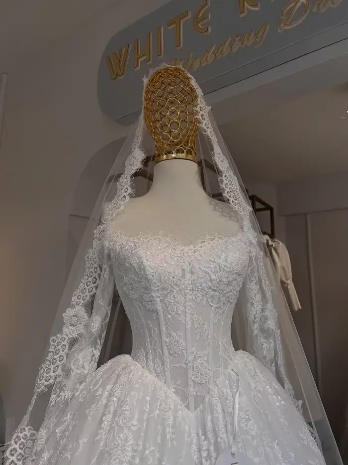 Robe de mariée de luxe en dentelle