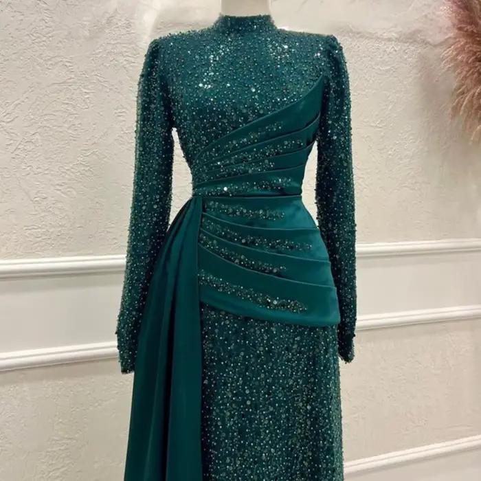 Robe de soirée élégante en rayonne et polyester avec paillettes vertes, silhouette sirène, tour de taille empire, soutien-gorge intégré, idéale pour les bals et cérémonies officielles