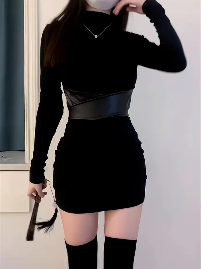 Mini robe noire à manches longues pour femmes
