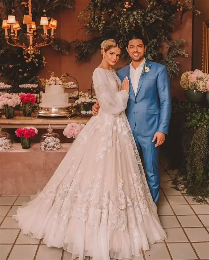 Robes de mariée en dentelle ivoire pour la mariée